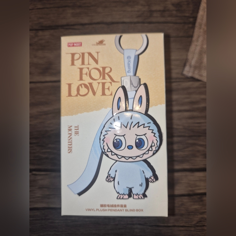 Pin For Love Labubu "M"